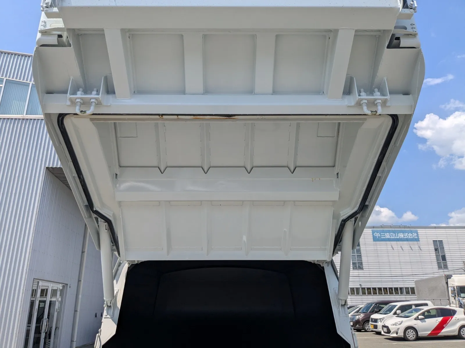 vehicle_image_20260724113825c5i0QqGa6e.webp