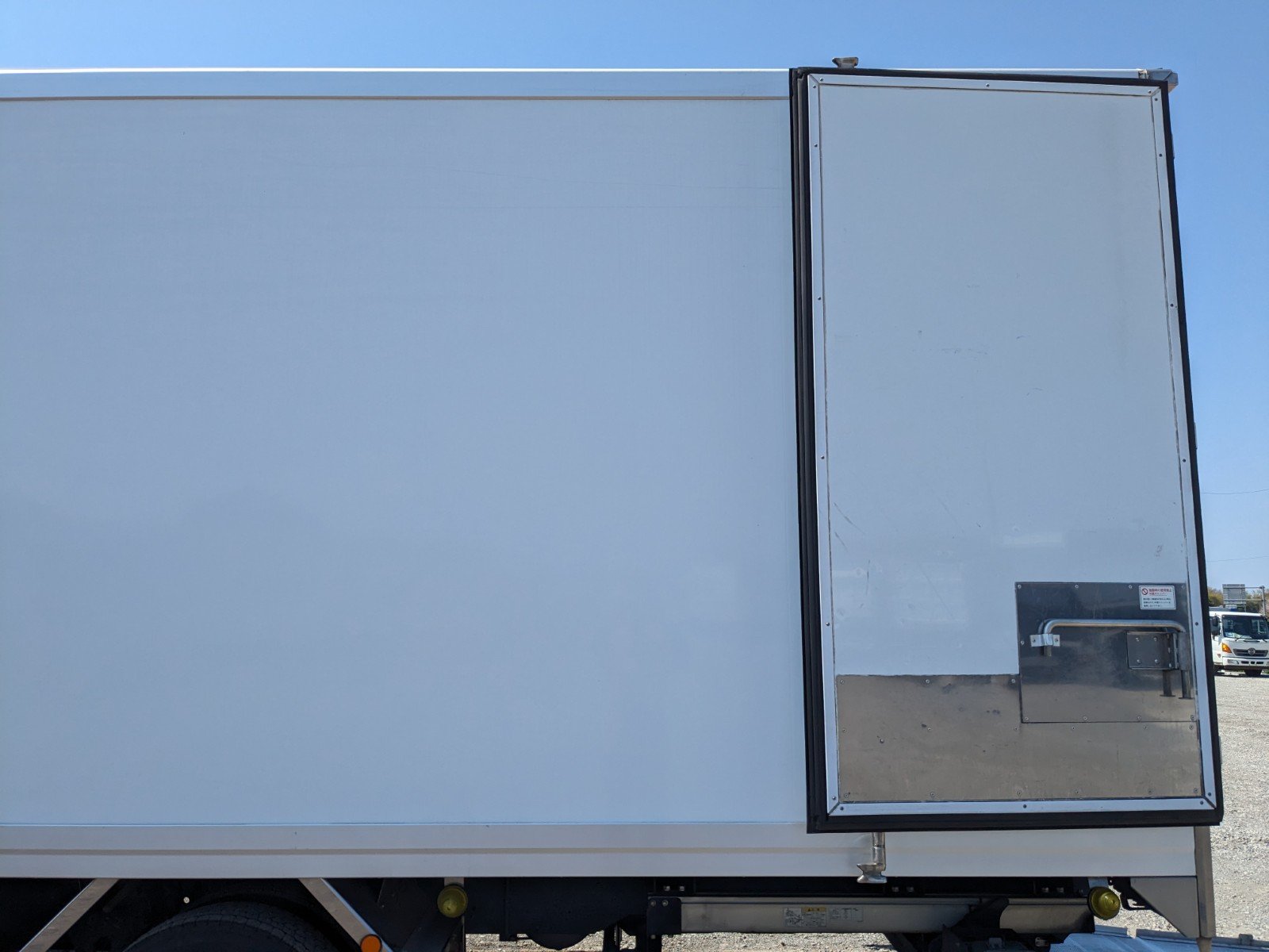 vehicle_image_20260422112736Re9pLOzTw5.jpg