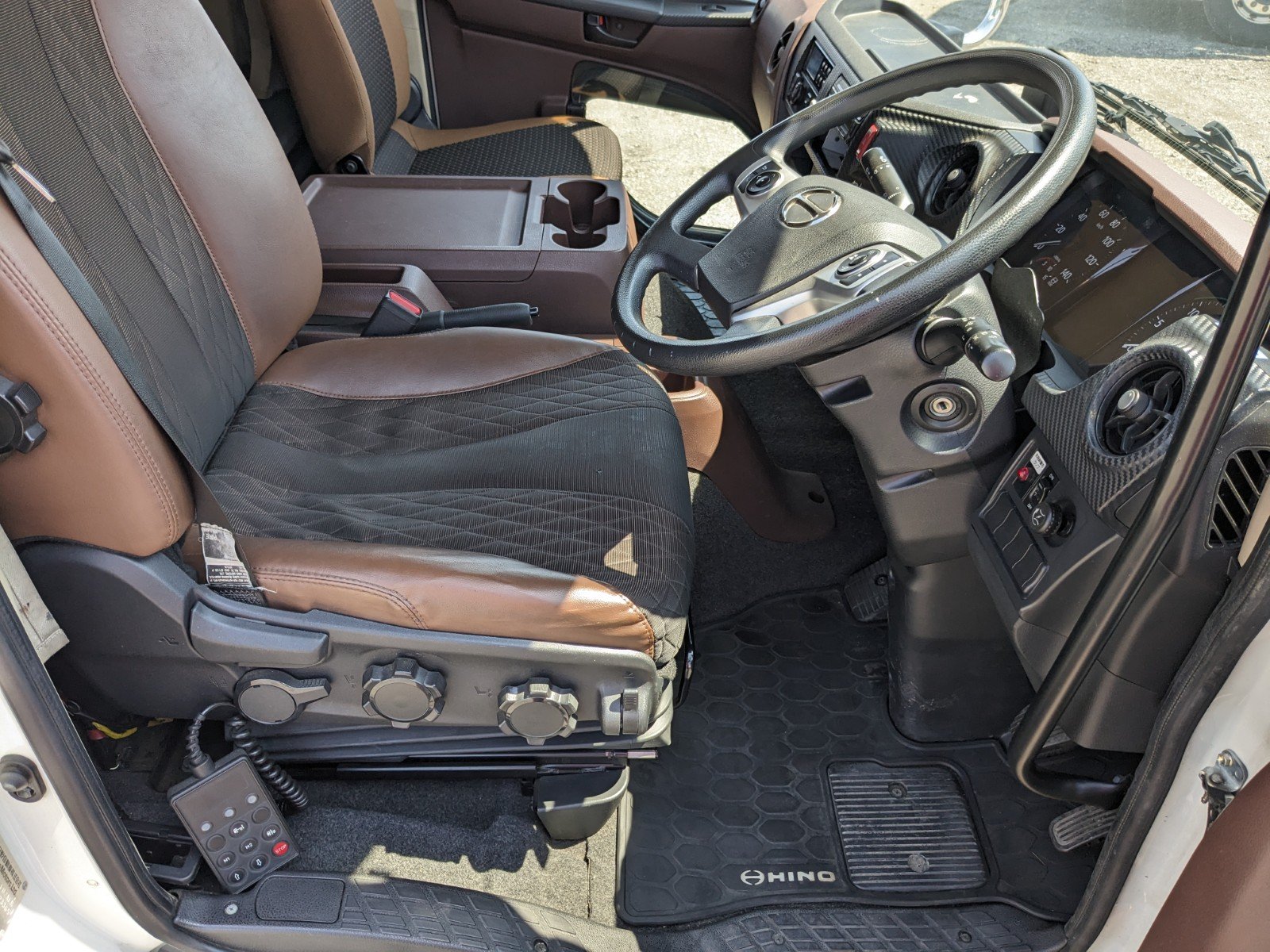 vehicle_image_20260422112736a5ET3DI9Fh.jpg