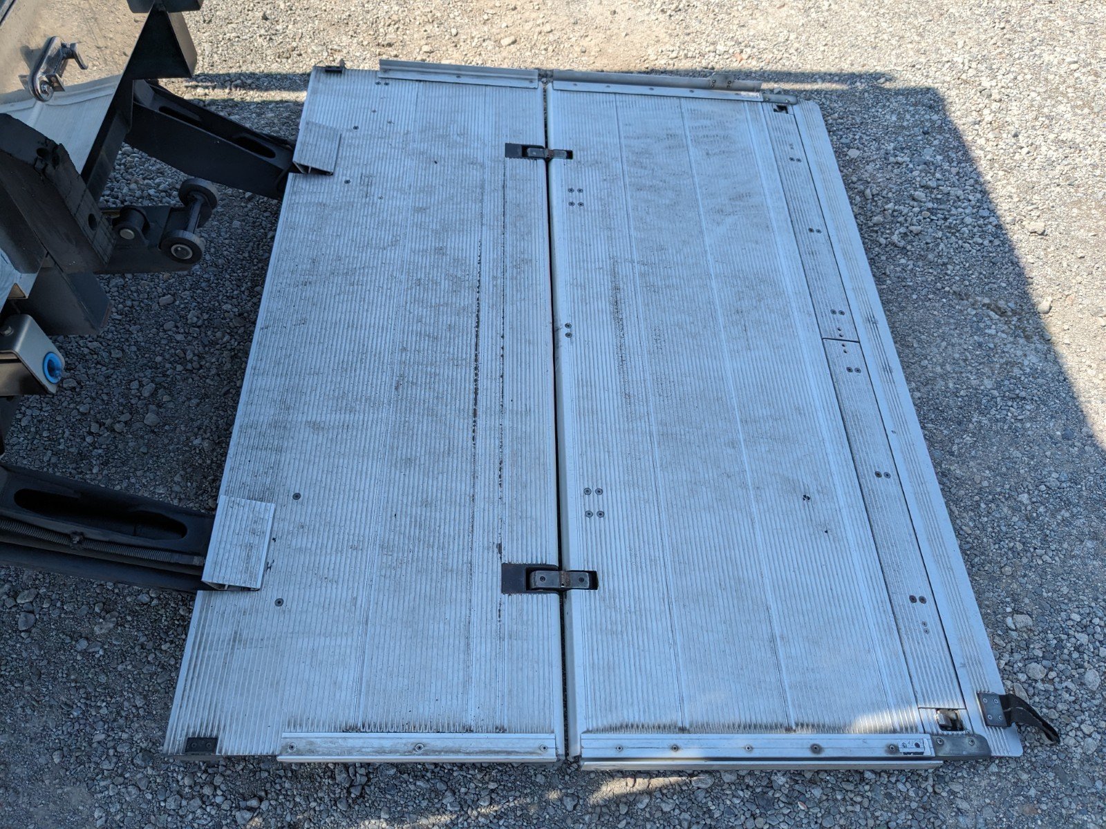 vehicle_image_20260422112736wcGU8BnXsZ.jpg