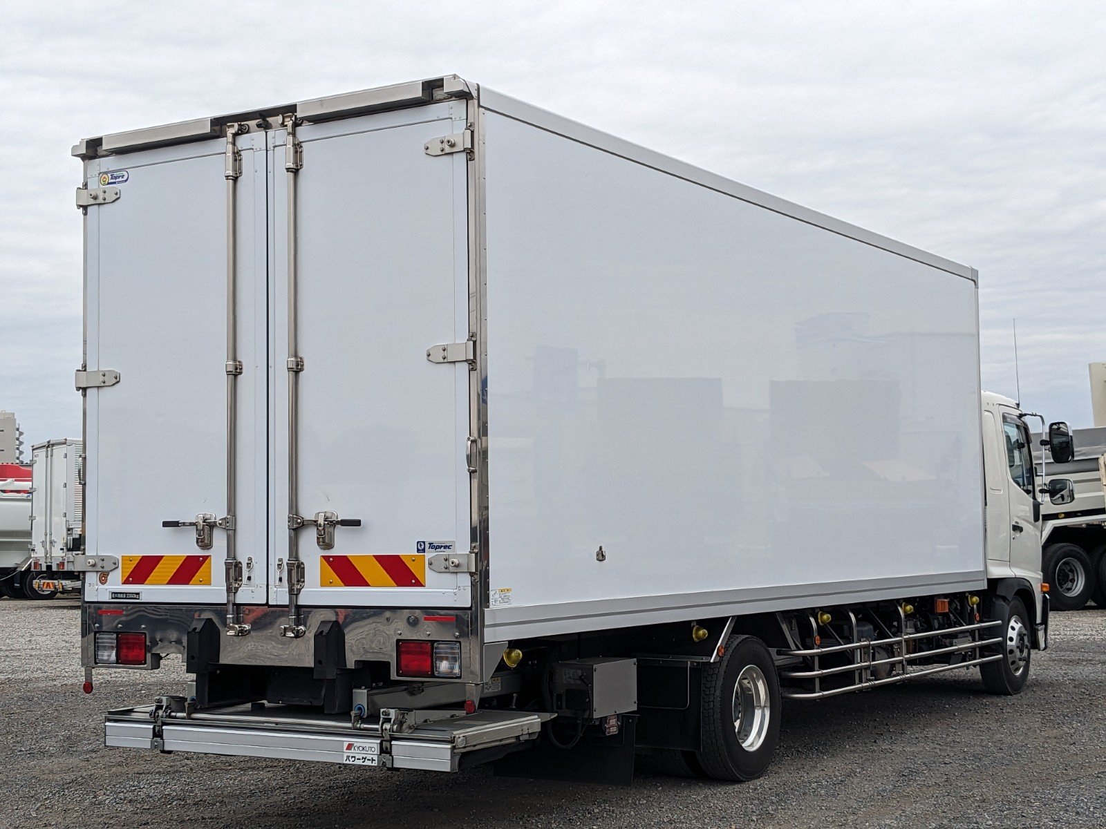 vehicle_image_20260501130747FTFkq3SgG7.jpg