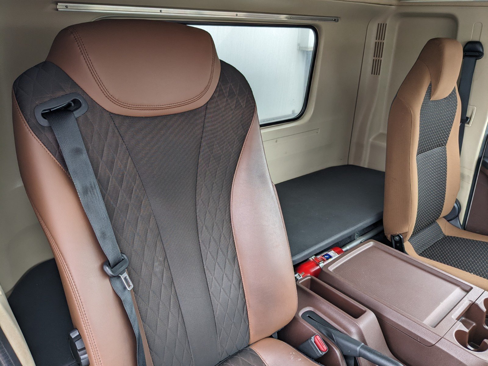 vehicle_image_20260501130747dsDp3vuyHb.jpg