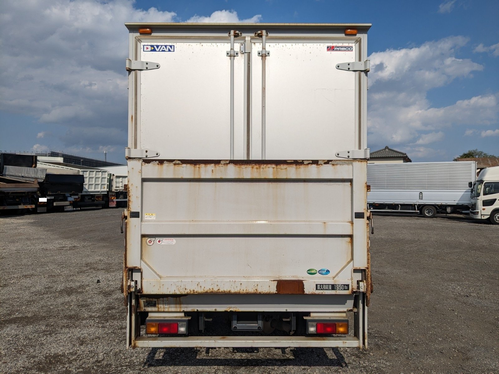 vehicle_image_202605021404570fauW3x0Zx.jpg