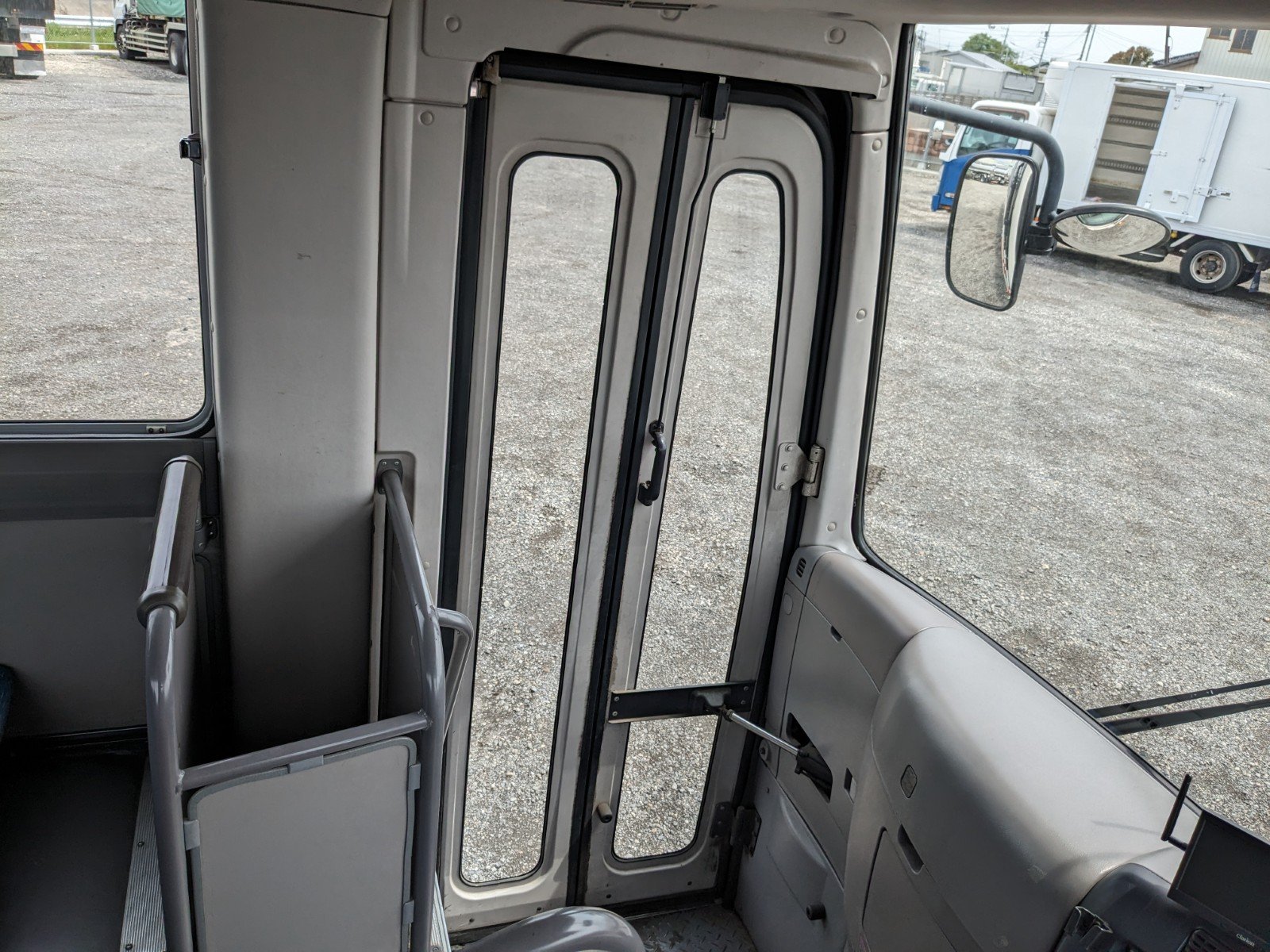 vehicle_image_20260501132448qAWB3rvL1Y.jpg
