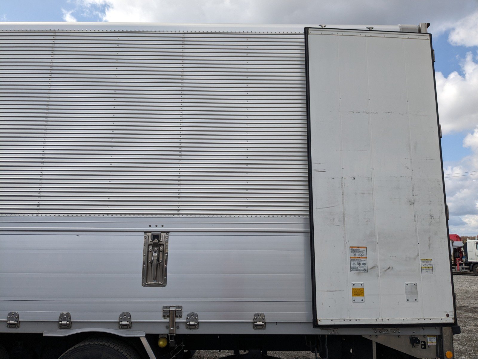 vehicle_image_20260410141111ug50YED8RW.jpg