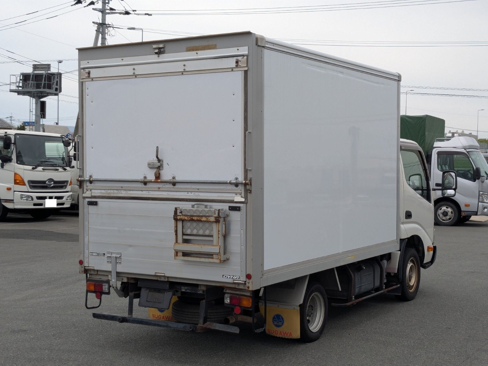 vehicle_image_20260414091119sxnSAcT6zL.jpg