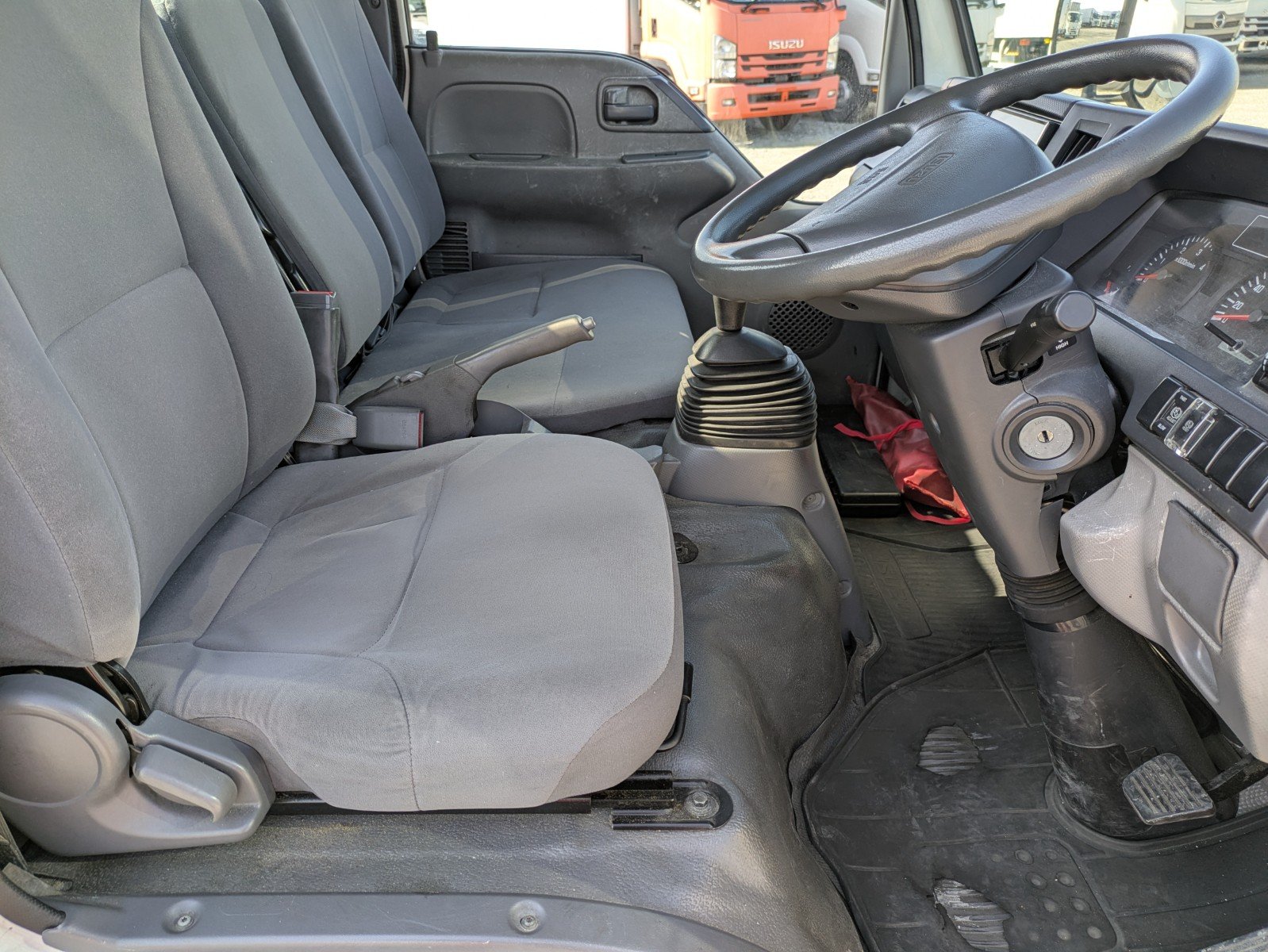 vehicle_image_202603241832051VQnTlTlHP.jpg