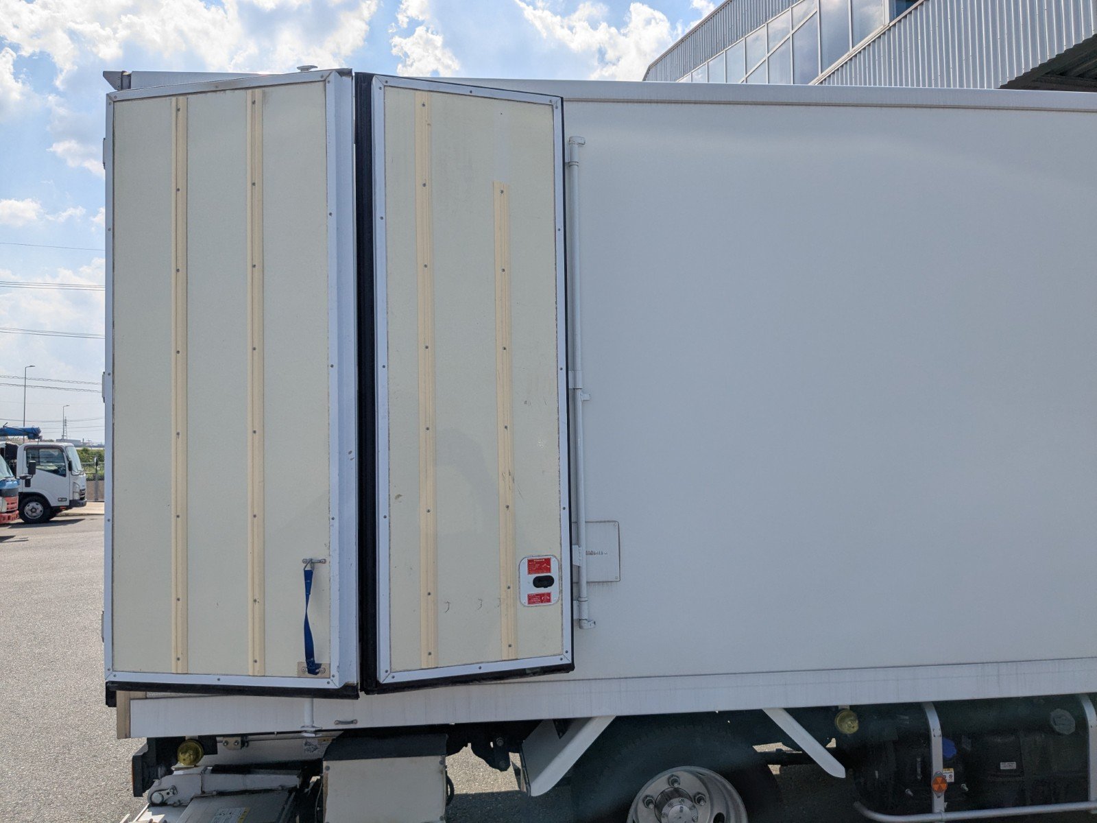 vehicle_image_20260601093223OKMZjBUd8f.jpg