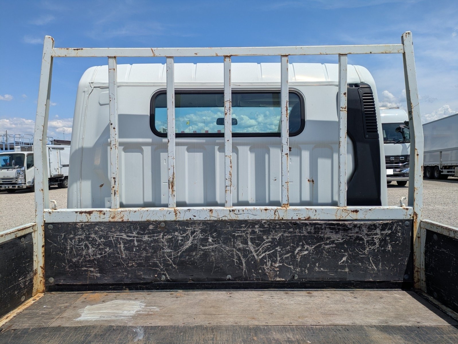 vehicle_image_2026051310155323fJ7qEamb.jpg