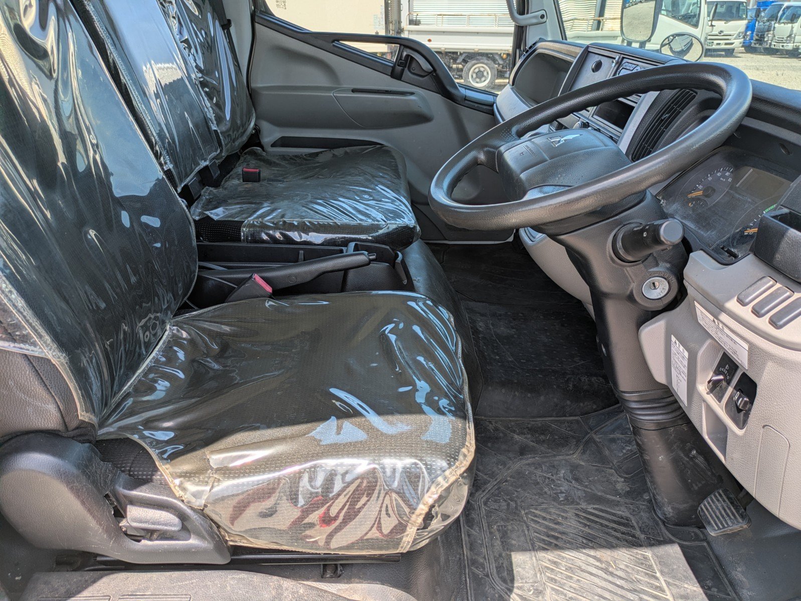 vehicle_image_202605131015537K30Ew9YqW.jpg