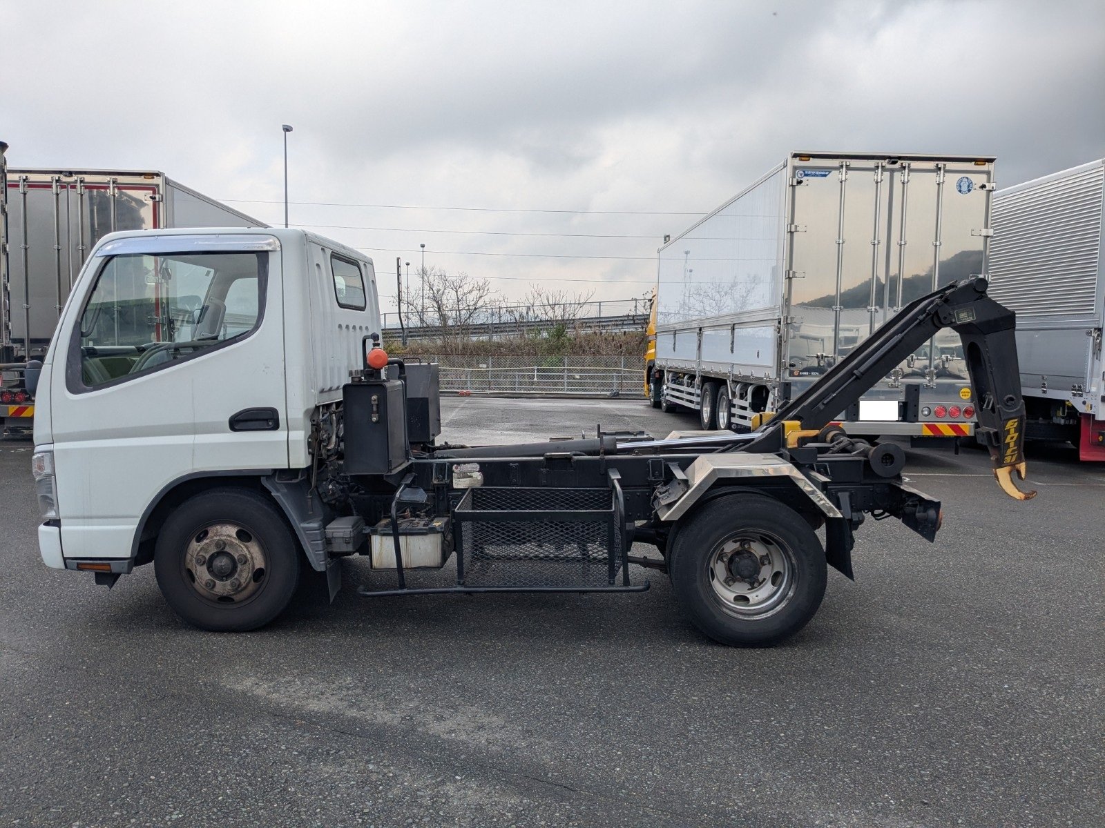 vehicle_image_20260403180035jQ0EFMG043.jpg