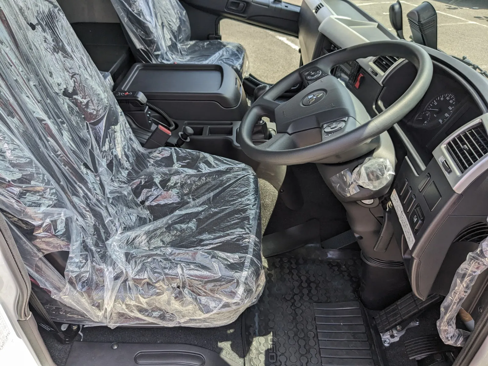 vehicle_image_20260714101235gvAzzzakWn.webp