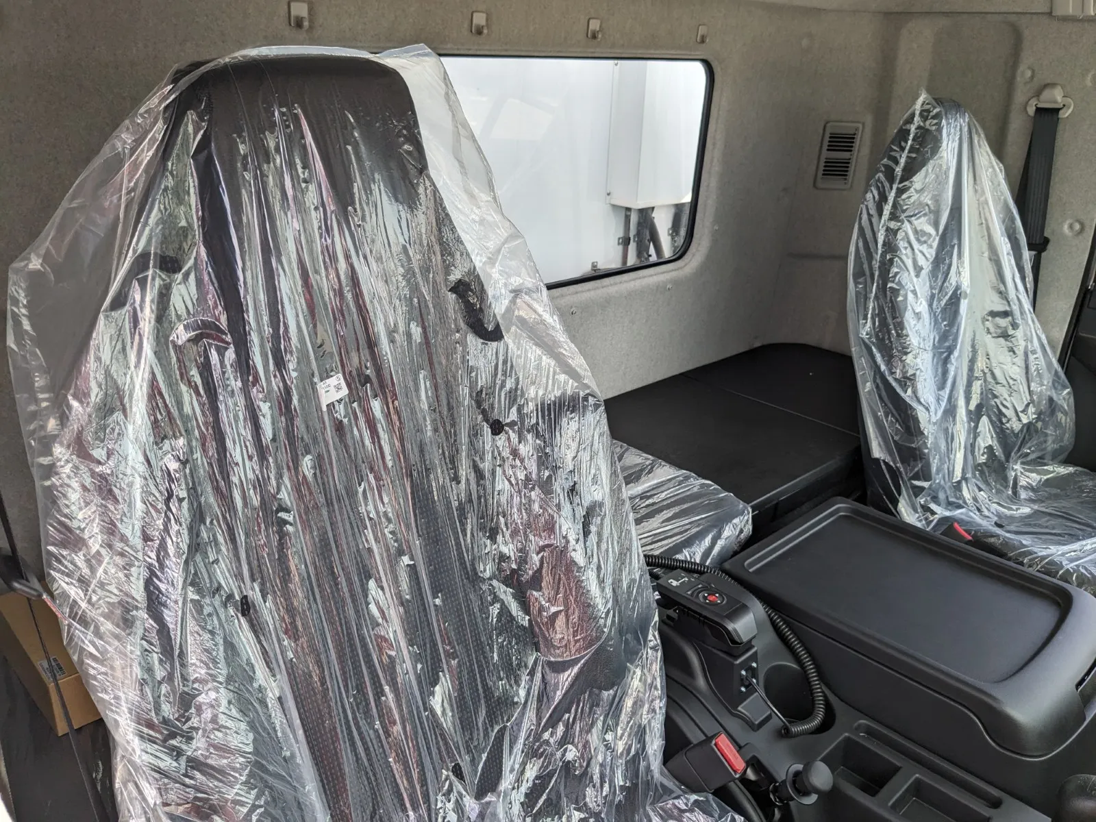 vehicle_image_202607141012360NKGQW1y19.webp