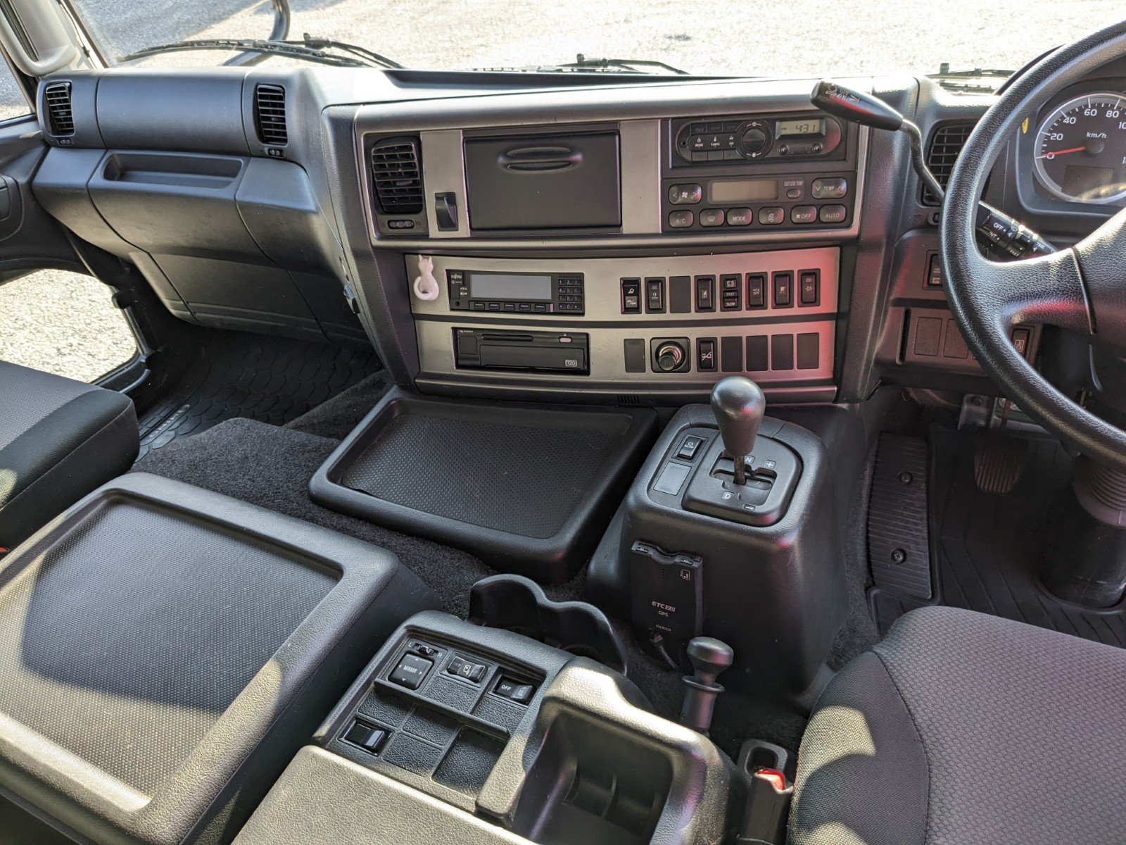 vehicle_image_202605190909091ZDFsa2DyZ.jpg