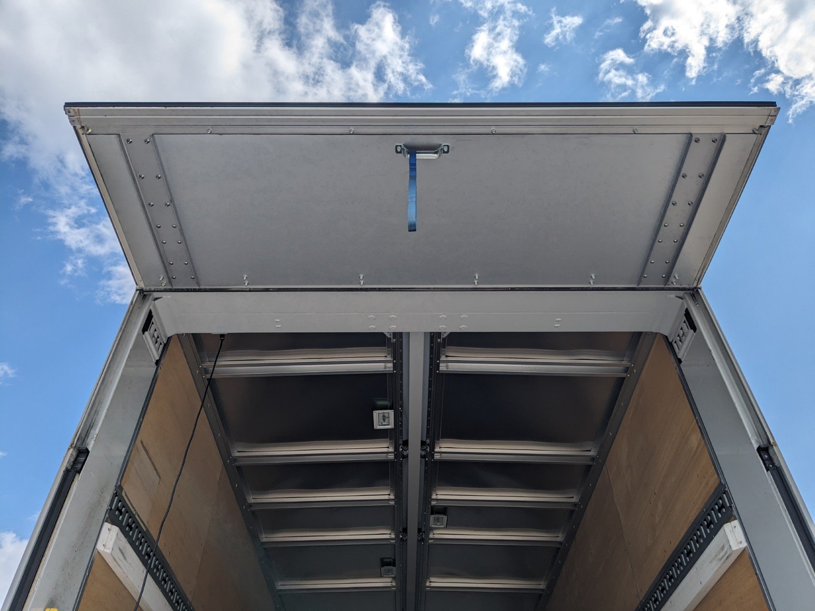 vehicle_image_20260501111702FH48Ncne0k.jpg