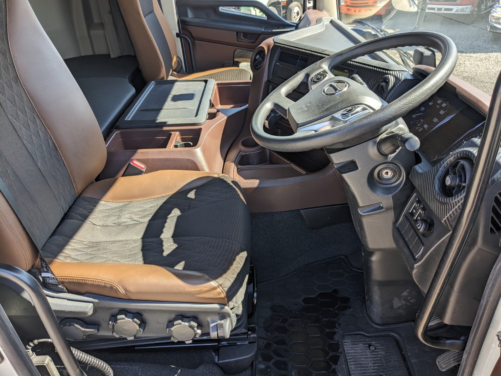 vehicle_image_20260423181838GczKErhjMq.jpg