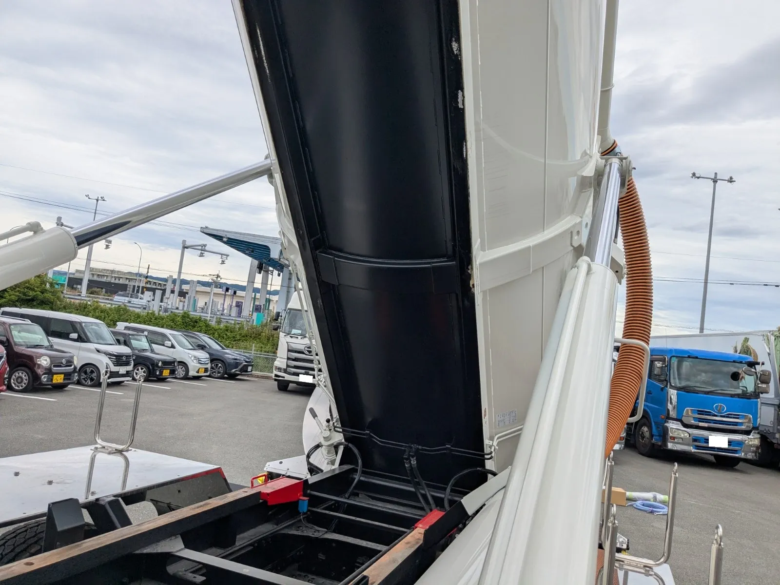 vehicle_image_2026061910081036UXS4ggO8.webp