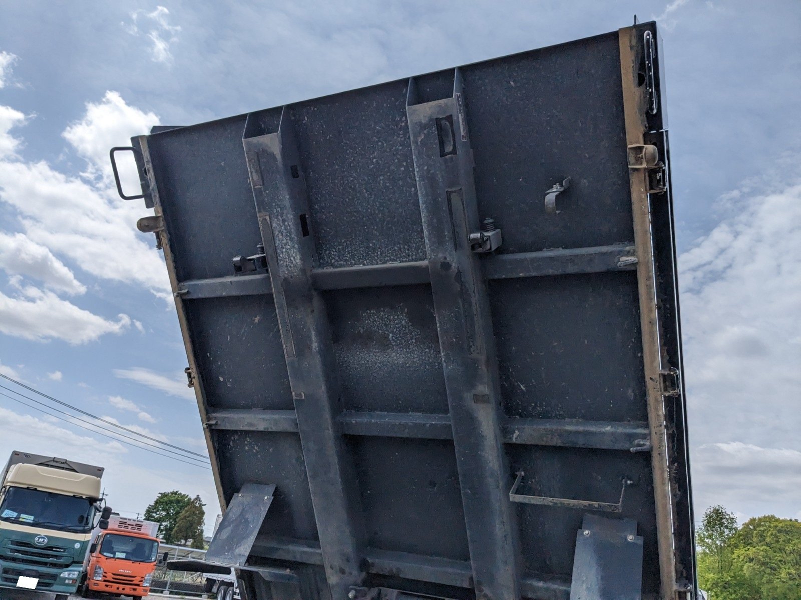 vehicle_image_20260511111109fycWtccJKl.jpg
