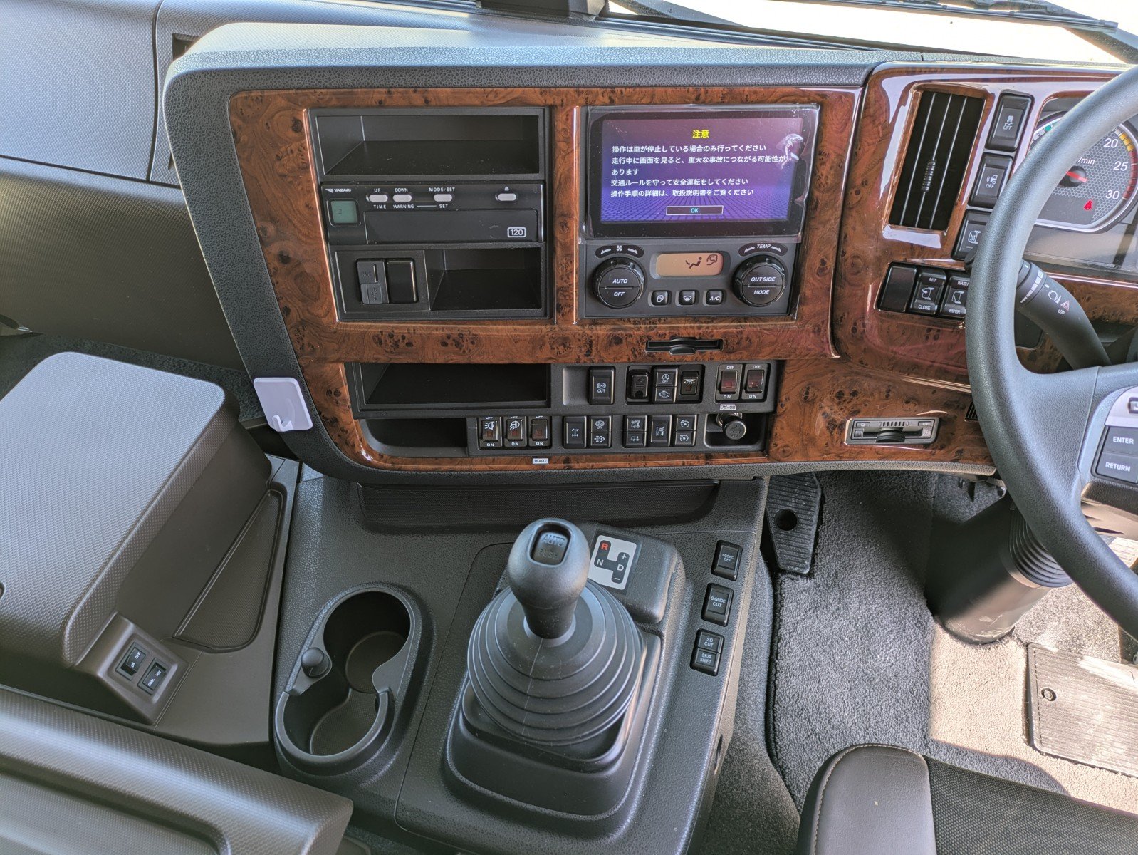 vehicle_image_20260409154305PwGNZKSGQc.jpg