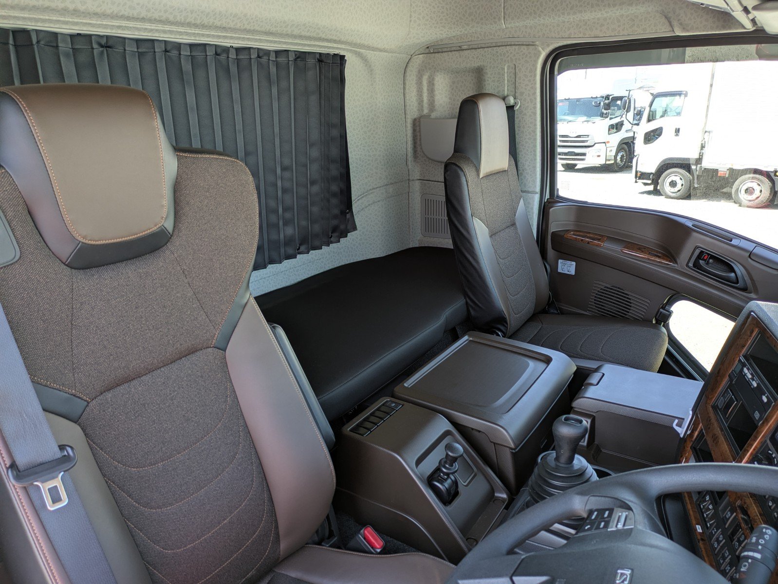 vehicle_image_20260409154305hjWkAkE3Pf.jpg