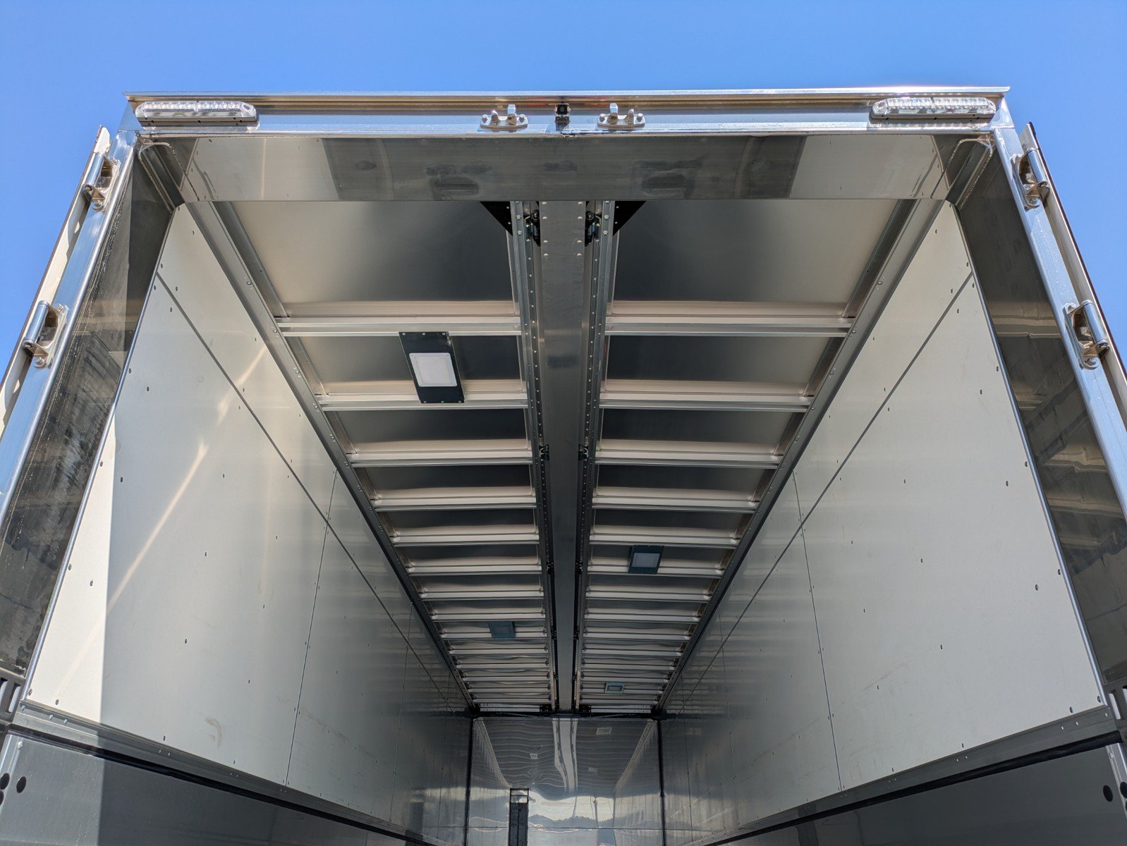 vehicle_image_20260409154305rkH8BYjjRj.jpg