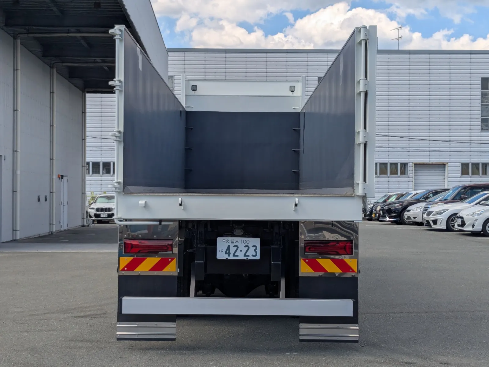 vehicle_image_20260713101910ky3jrMJe3K.webp