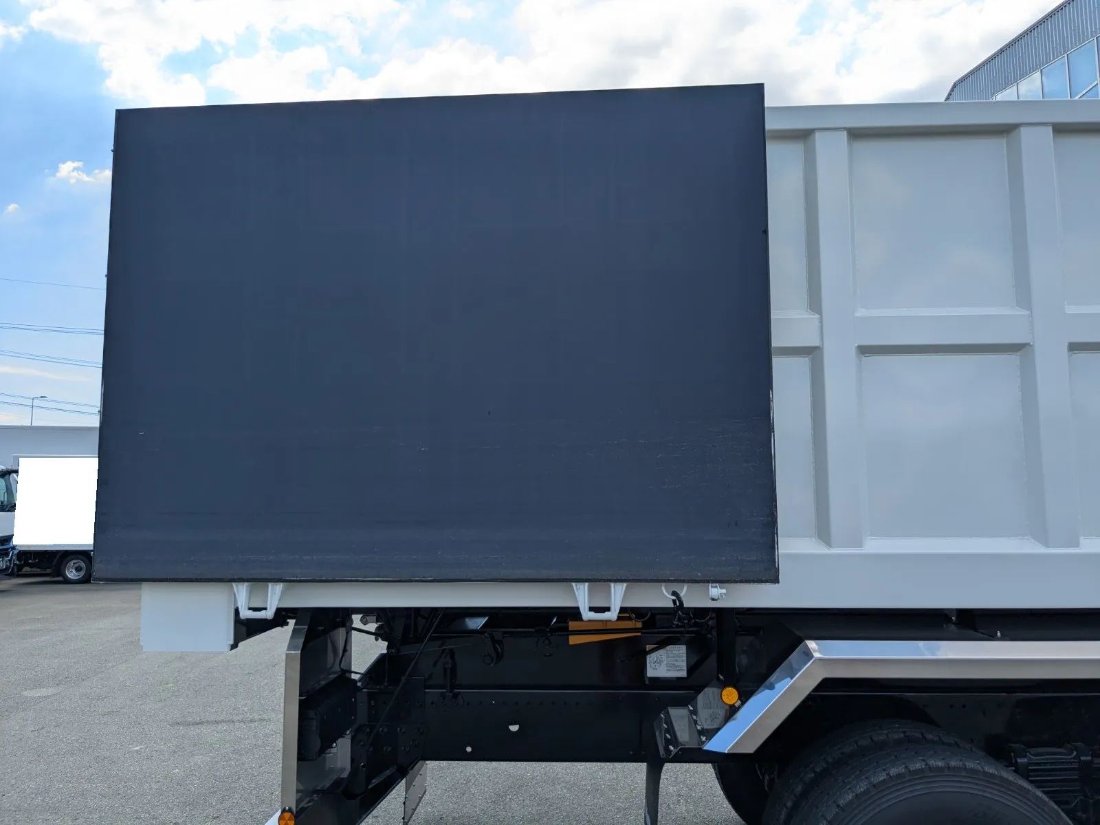 vehicle_image_20260713101912OArYAh00L8.webp