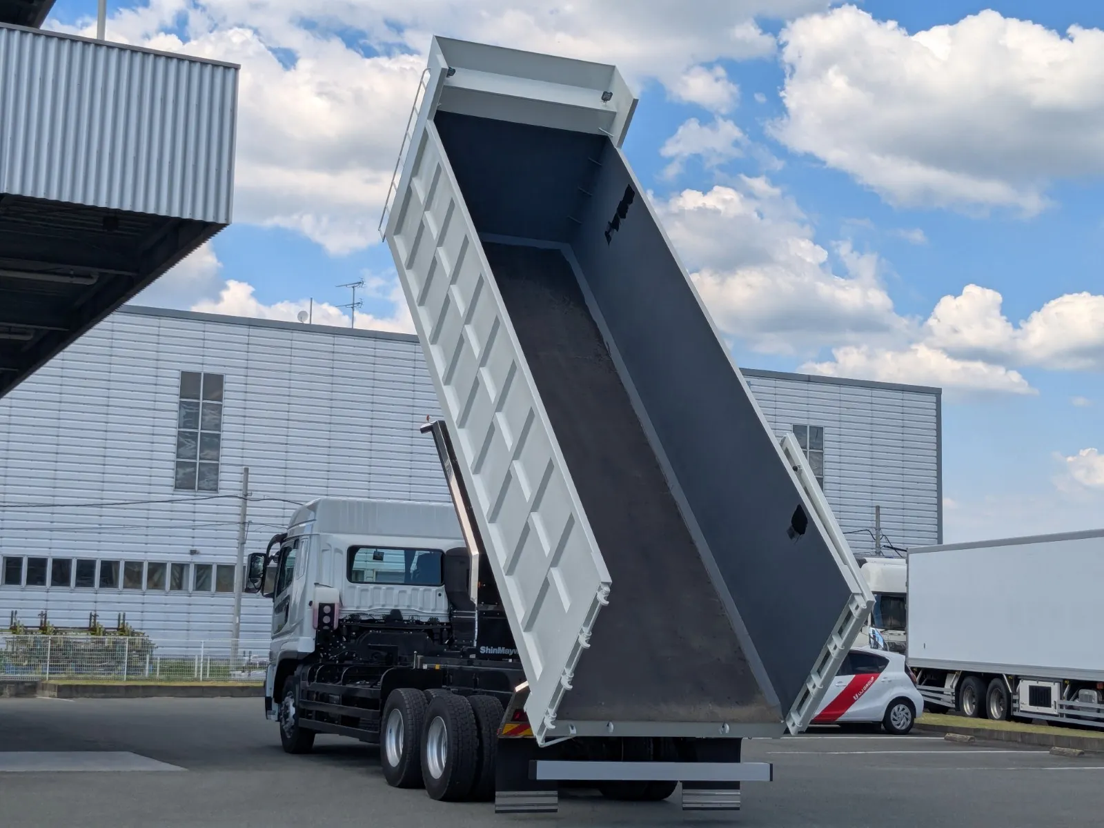 vehicle_image_20260713101914Lqbx1r6n2c.webp