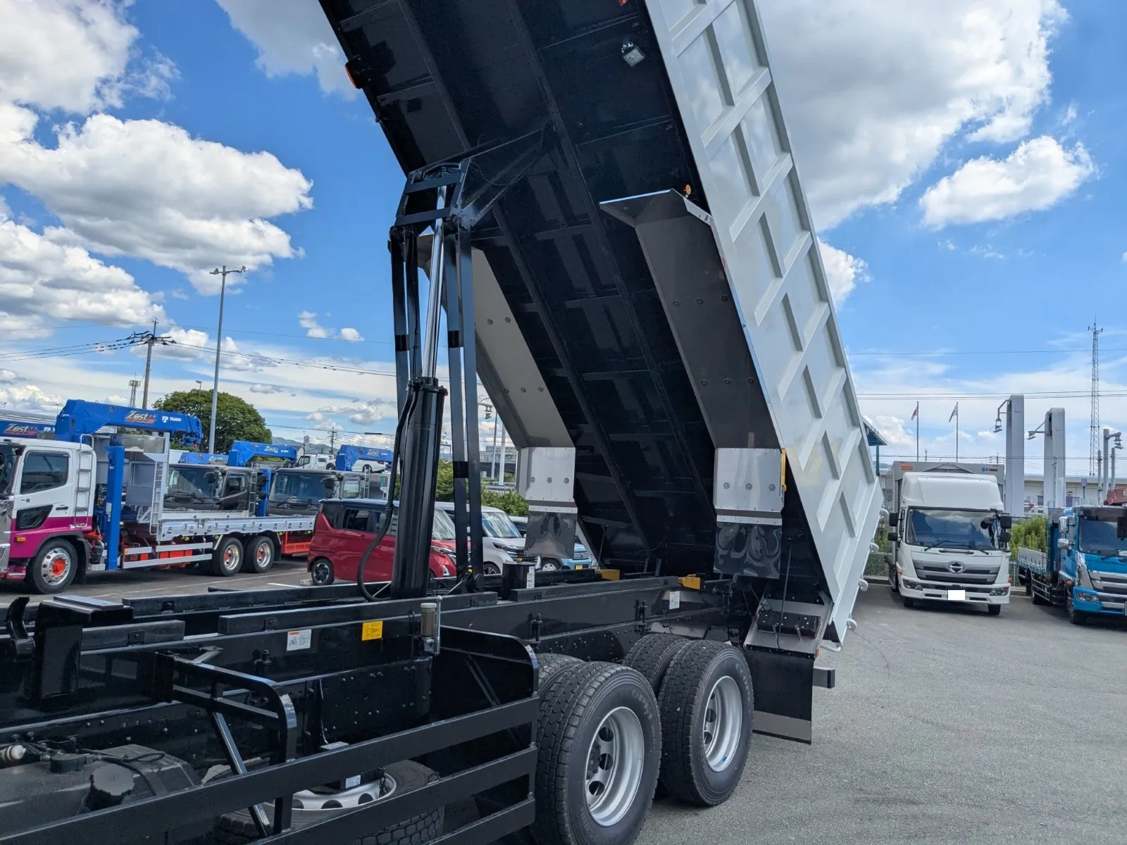 vehicle_image_202607131025446h2eAR3diW.webp