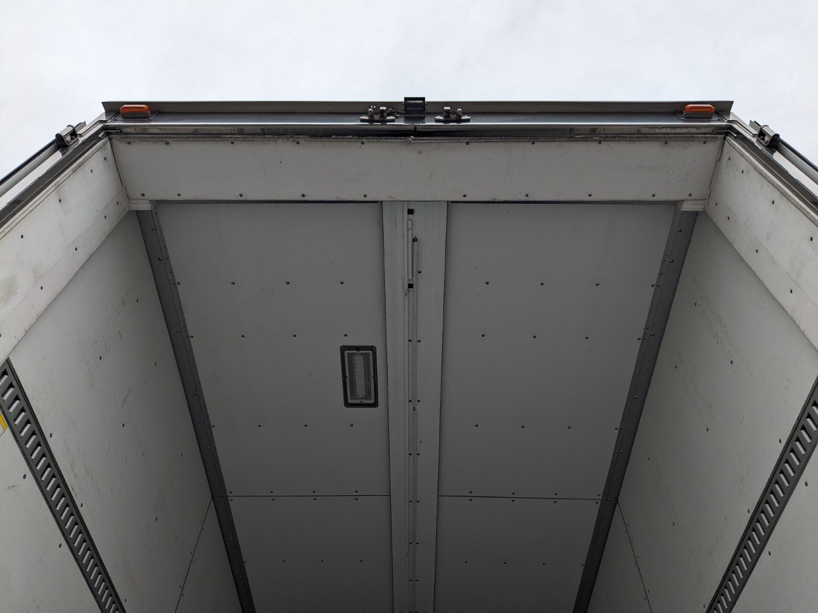 vehicle_image_20260520103242ZKxQndGHxh.jpg