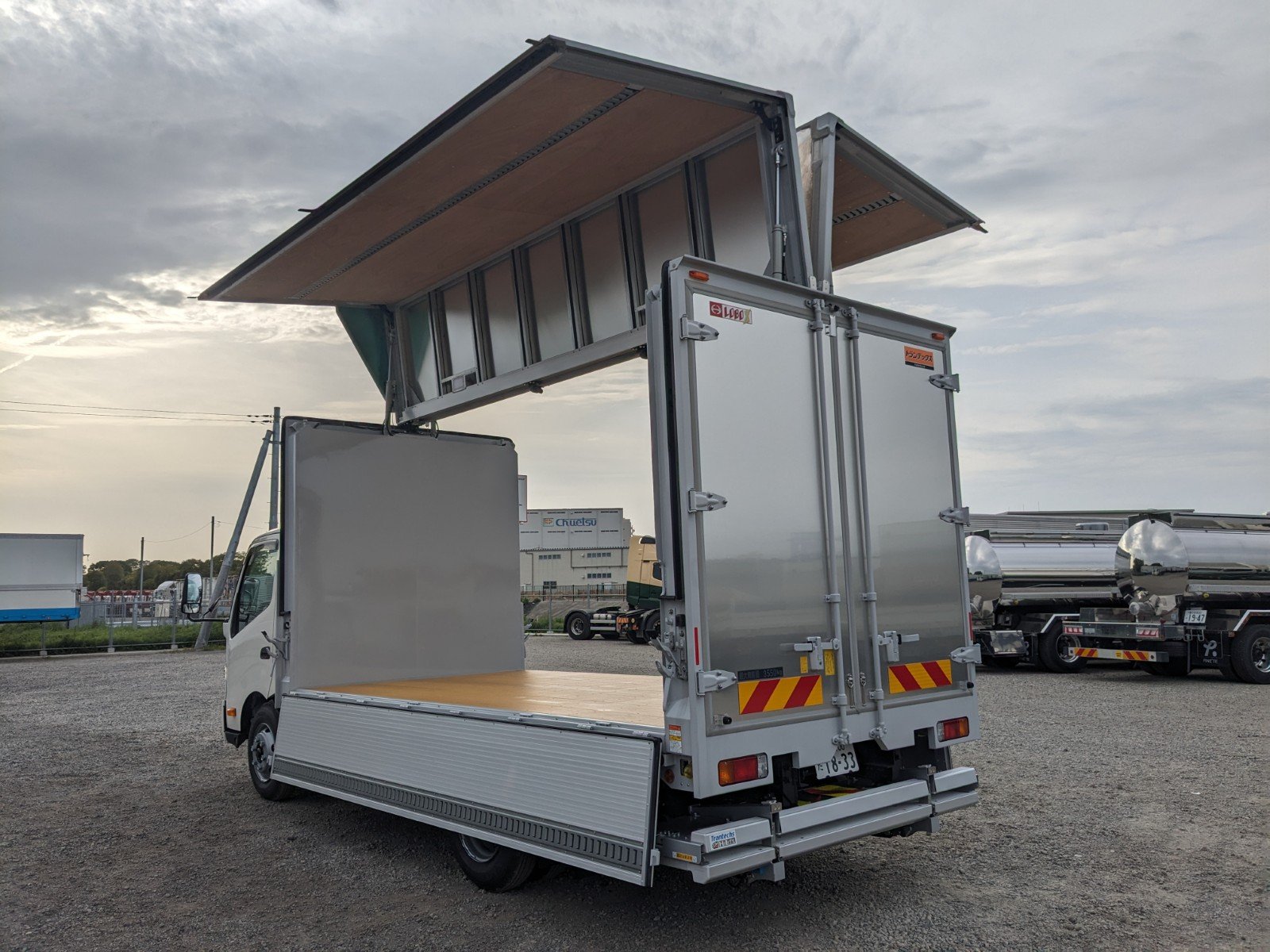 vehicle_image_20260423171244pVLl9G5HDF.jpg