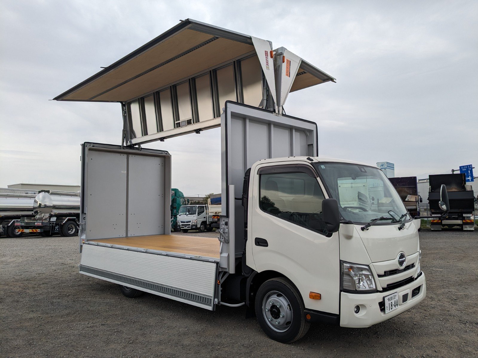 vehicle_image_20260423182247RkhtGYbu0X.jpg