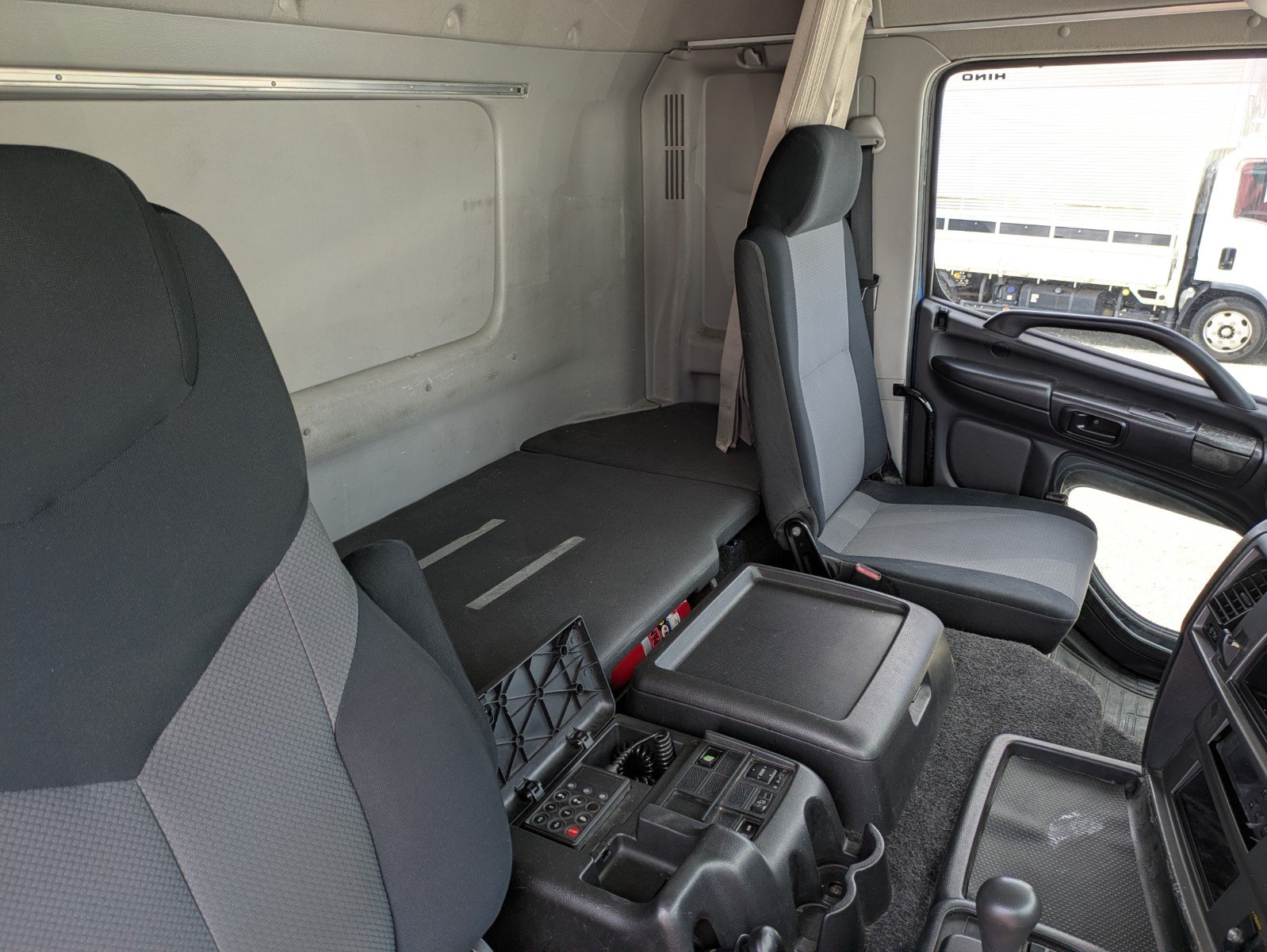 vehicle_image_2026050109015162WWgIZrnZ.jpg