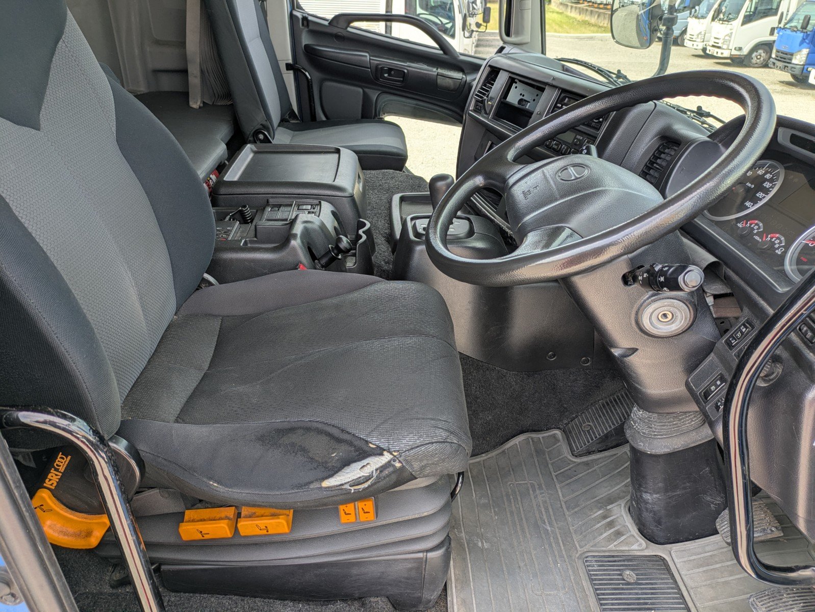 vehicle_image_20260501090151JXeBiZ0M4d.jpg