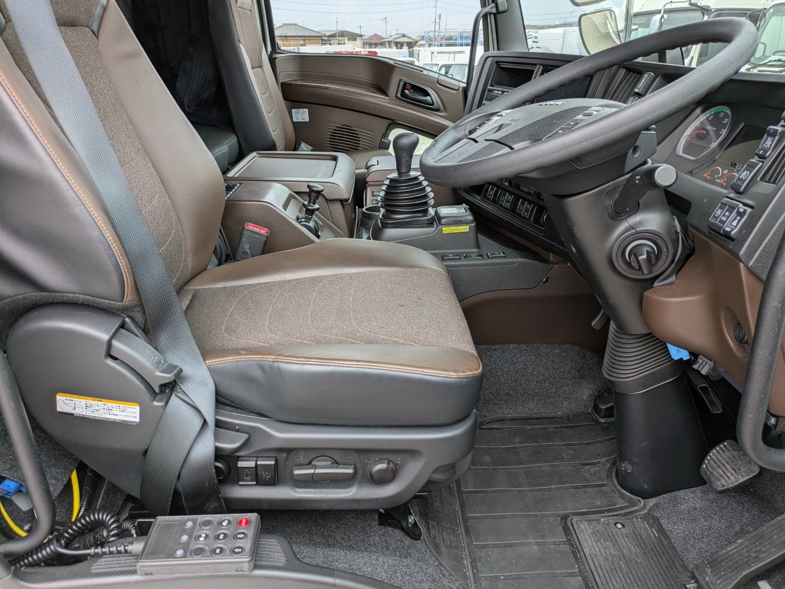 vehicle_image_20260422163544BfIbE4yT5j.jpg
