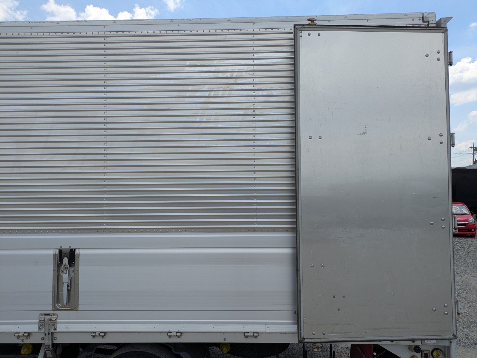 vehicle_image_202605150902174mwwNnPRxf.jpg