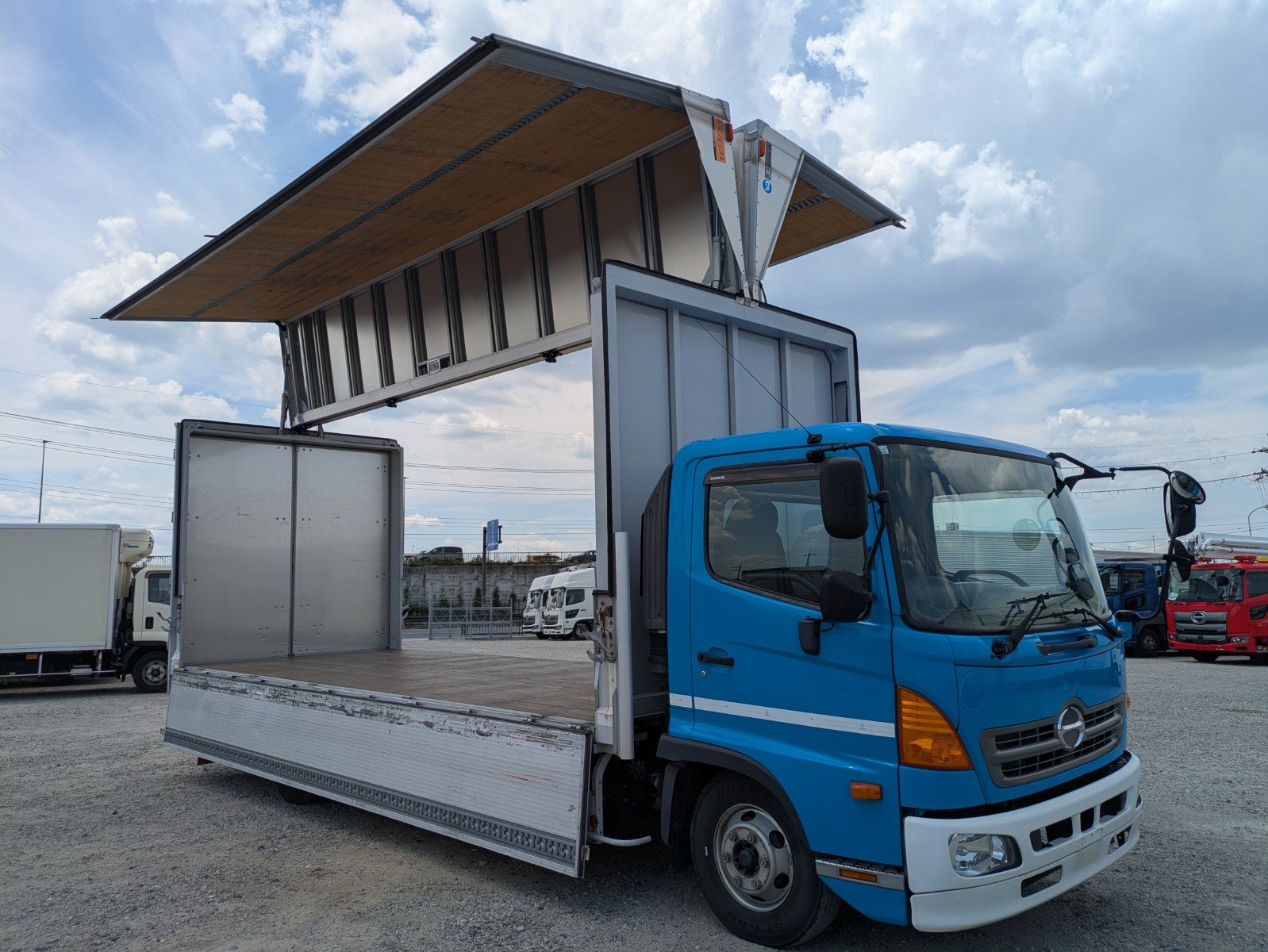 vehicle_image_20260515090217MzPjYBKyfx.jpg