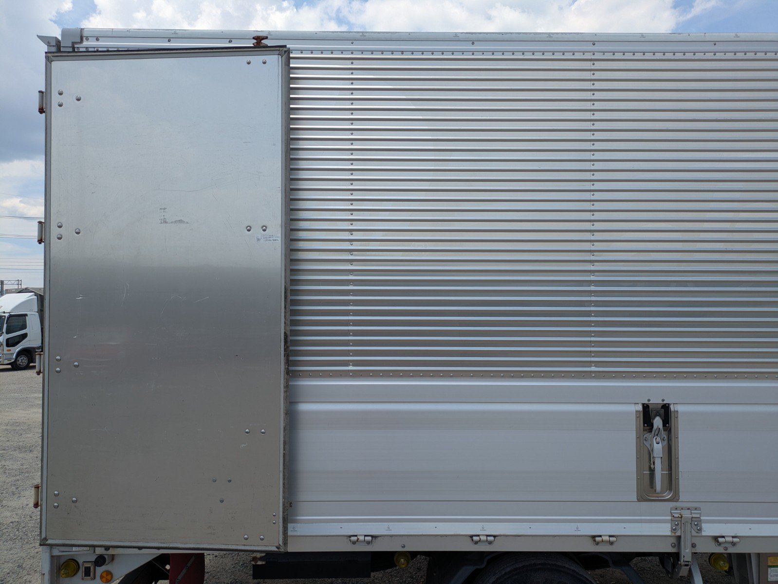 vehicle_image_20260515090217VwAZlmVk0B.jpg