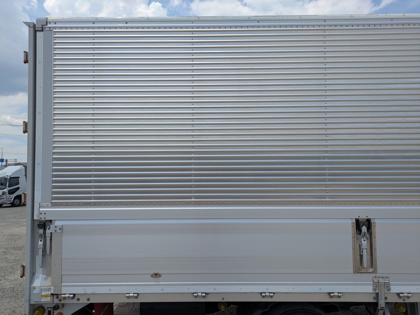 vehicle_image_20260515090217cr8uBFFPU1.jpg