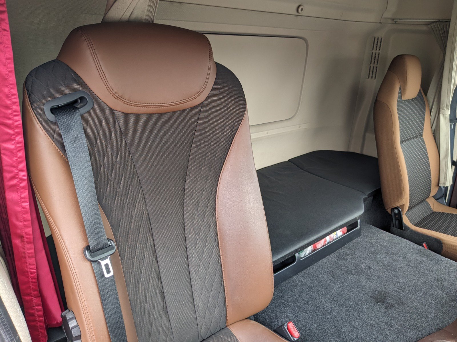 vehicle_image_202605011345419oF1RJknXx.jpg