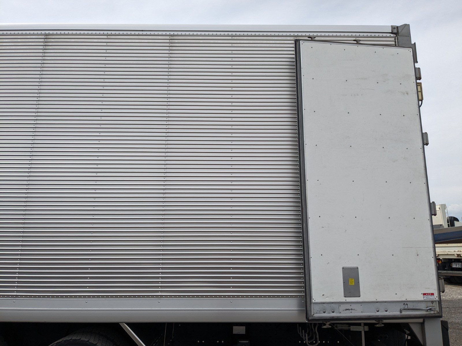 vehicle_image_20260501134541QrQicOBALw.jpg