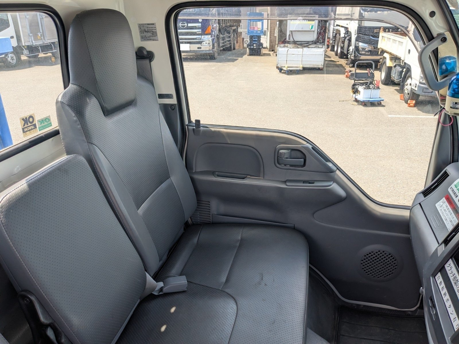 vehicle_image_20260501093124HQuOzKaDrm.jpg