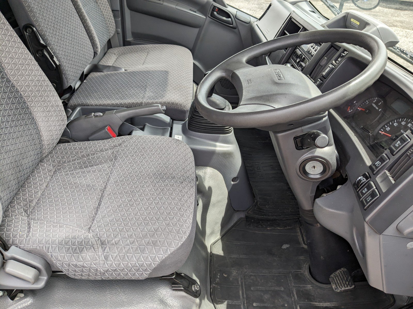 vehicle_image_20260501132917zq3ZLGD71P.jpg