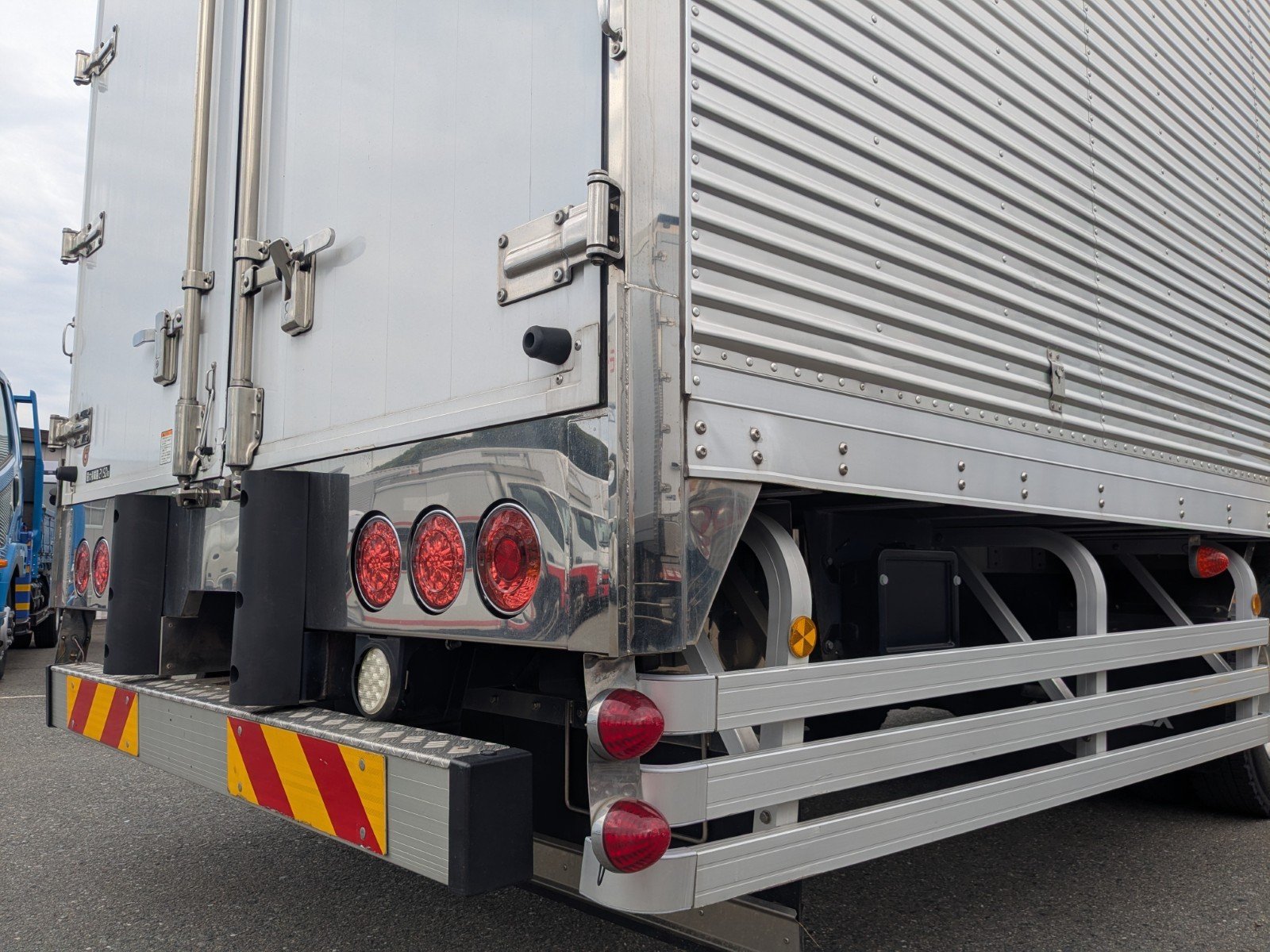 vehicle_image_20260420184053gwMVu4KbGy.jpg