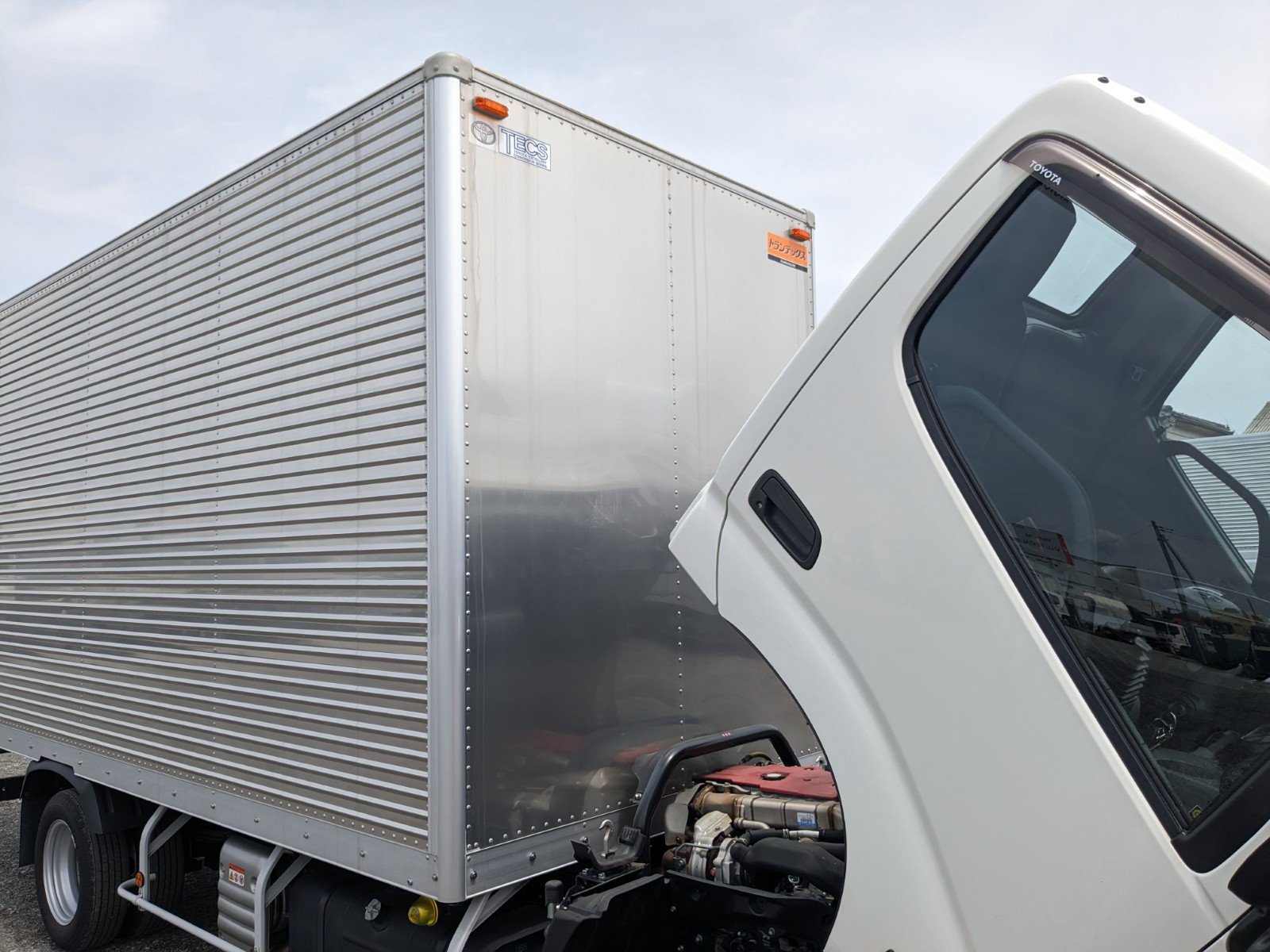 vehicle_image_20260501130144MQyBw88Gck.jpg
