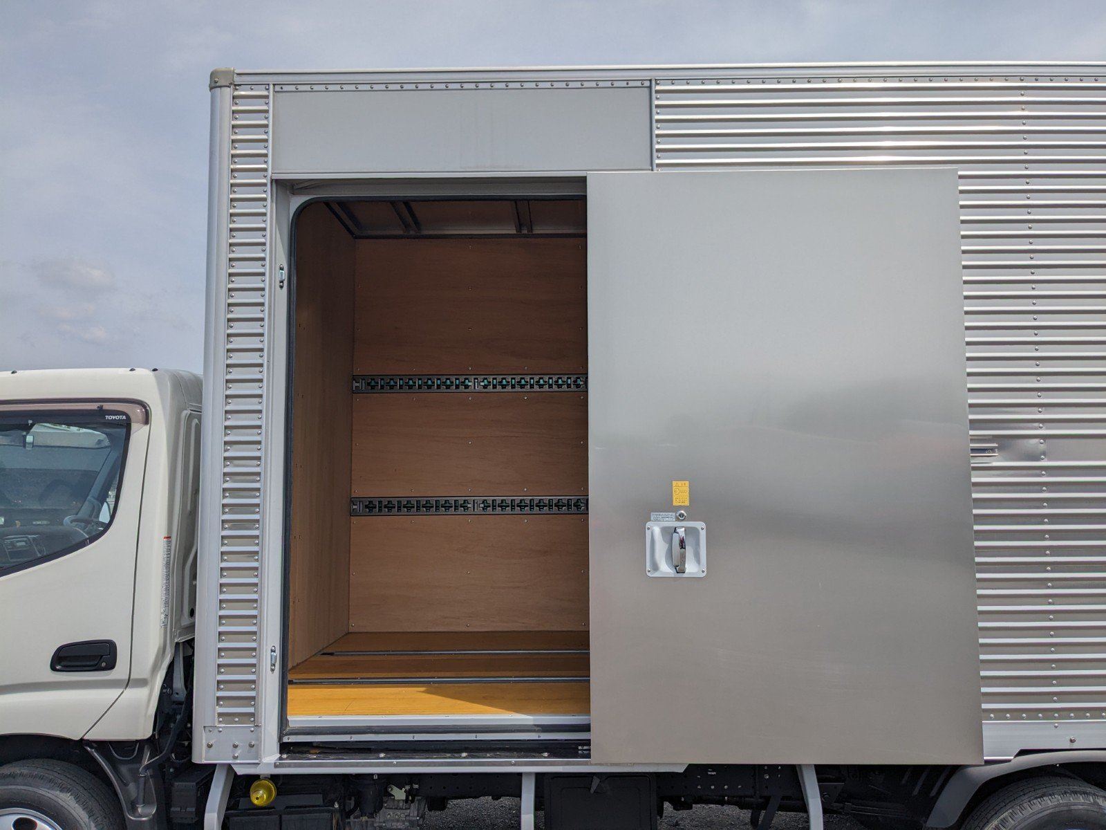vehicle_image_20260501130144QUMtC0qNZ7.jpg