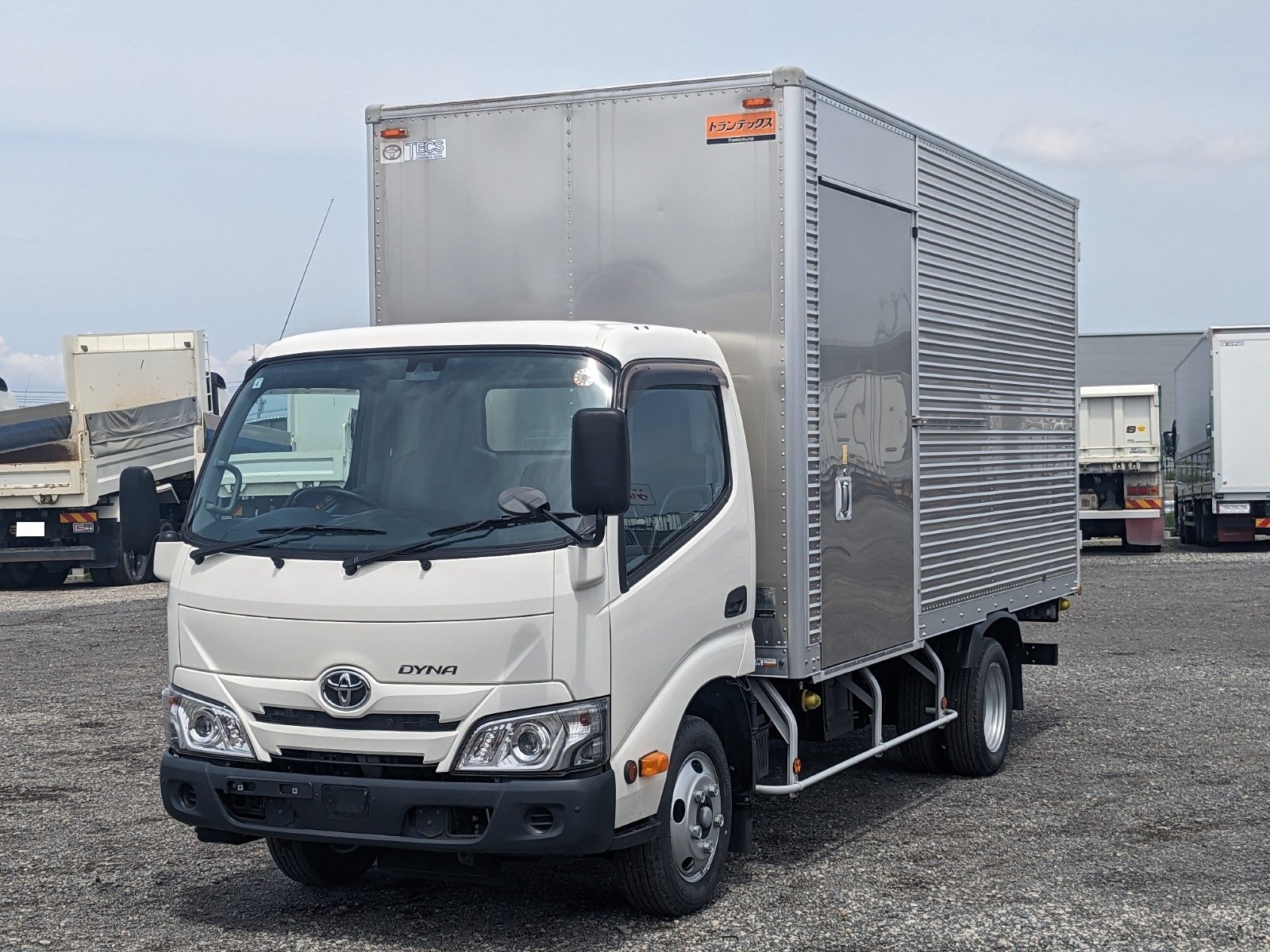 vehicle_image_20260501130144fGnRFO9U9U.jpg