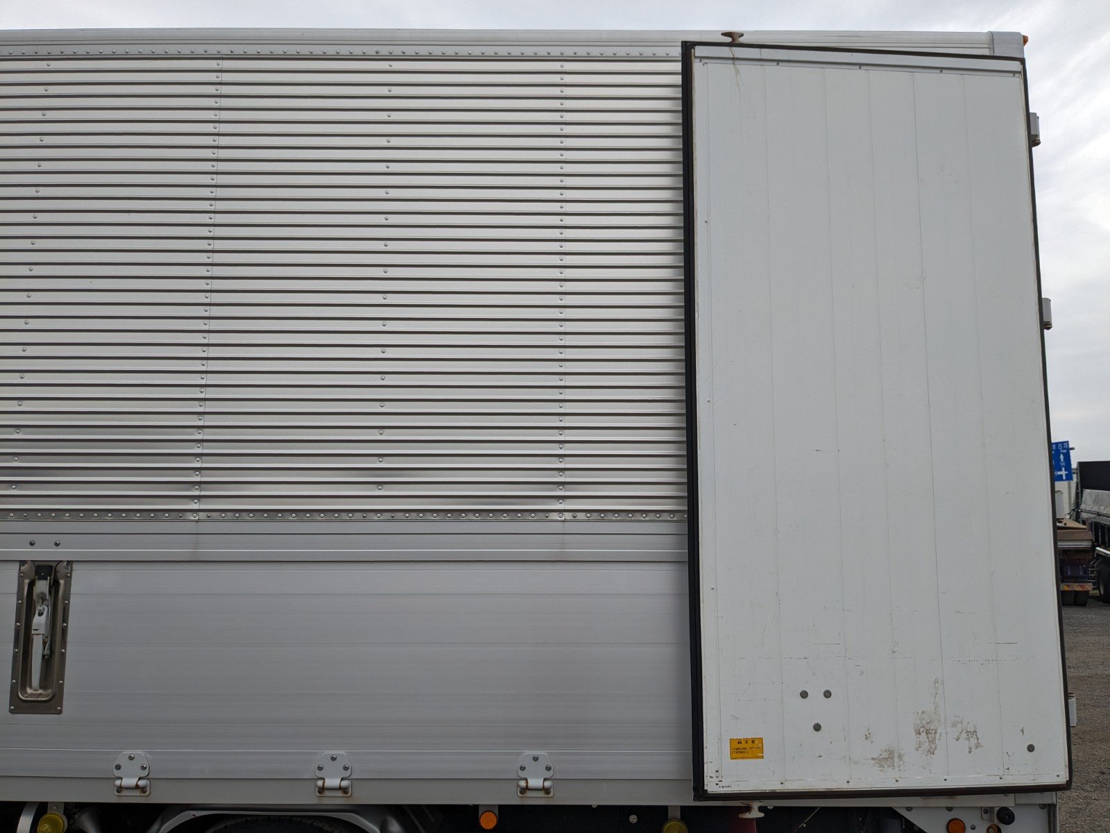 vehicle_image_20260507185712UxTAJ34xWj.jpg