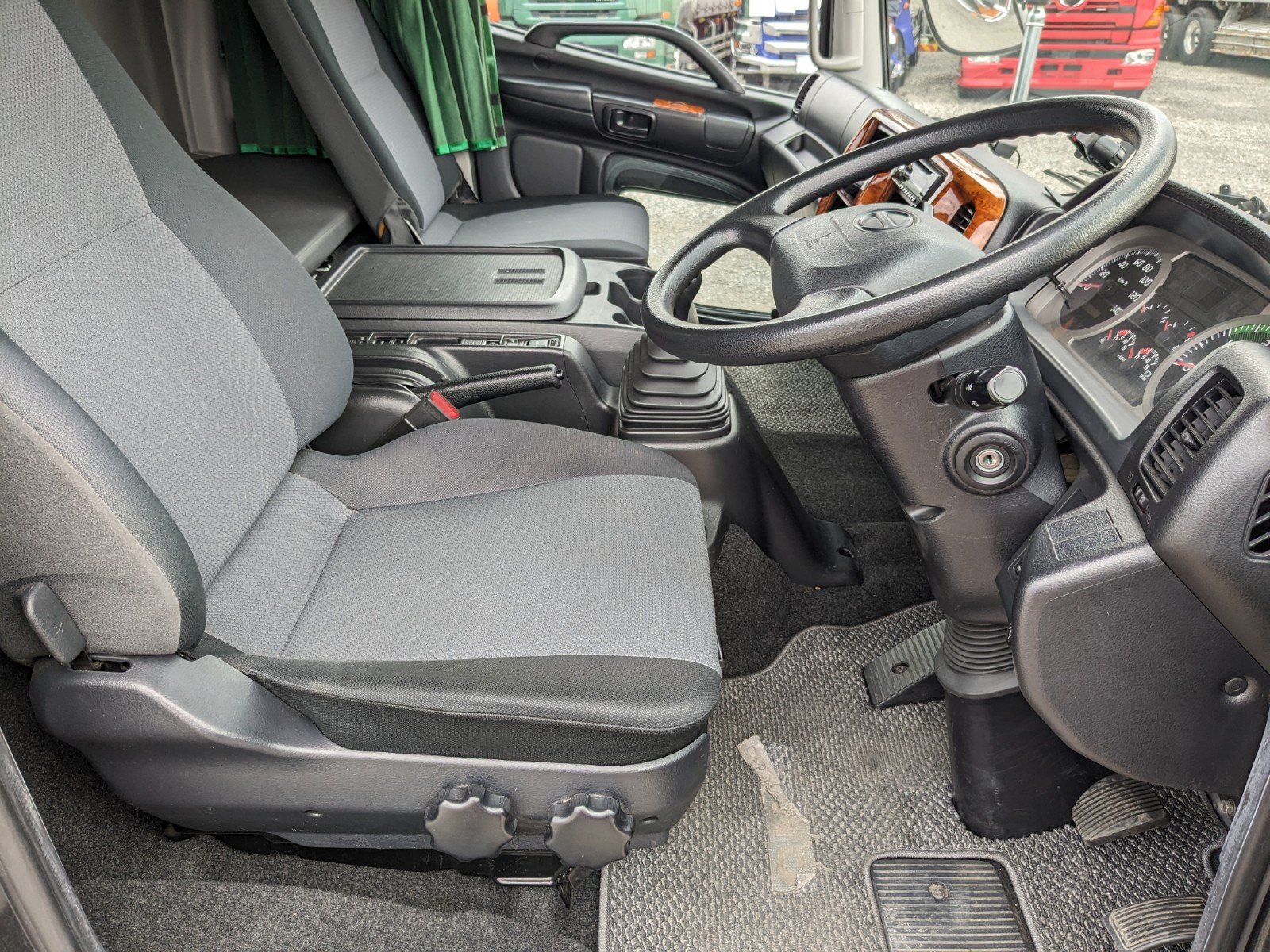 vehicle_image_20260507185712izQroJJ5Hm.jpg