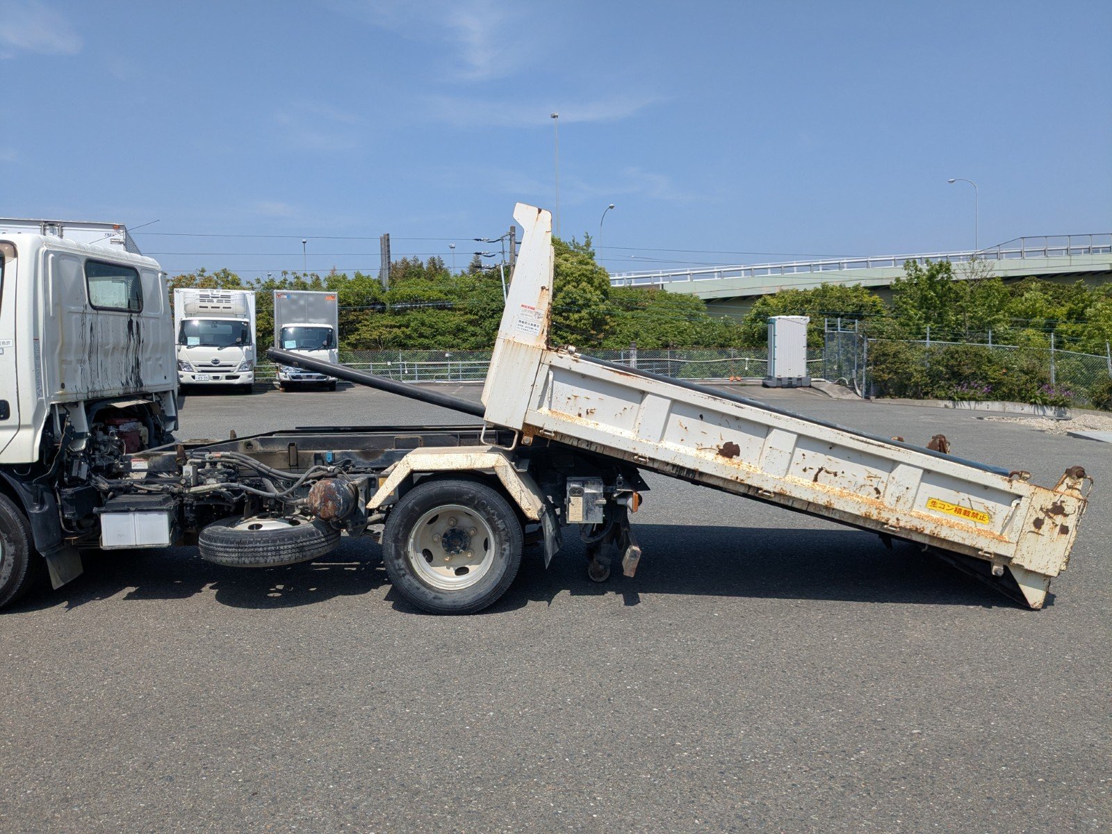 vehicle_image_20260428100659aqb0fdzCL5.jpg